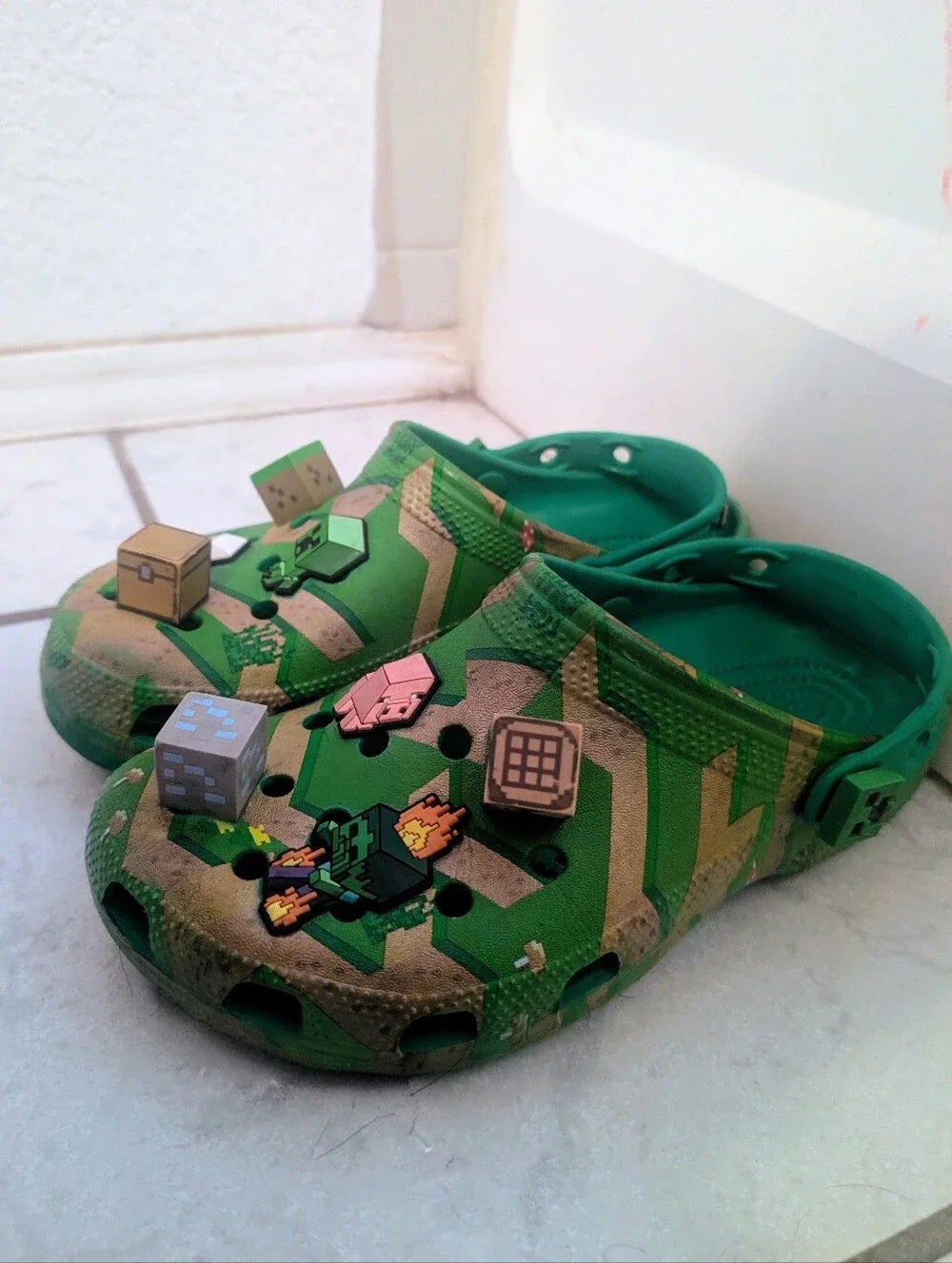Minecraft Crocs Size J6
